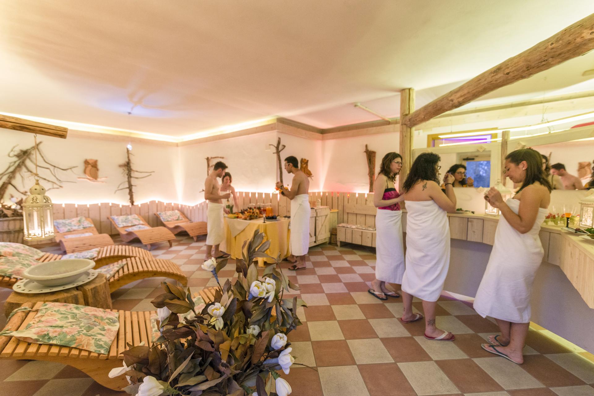 Spa zona relax con tisaneria e chaise lounge
