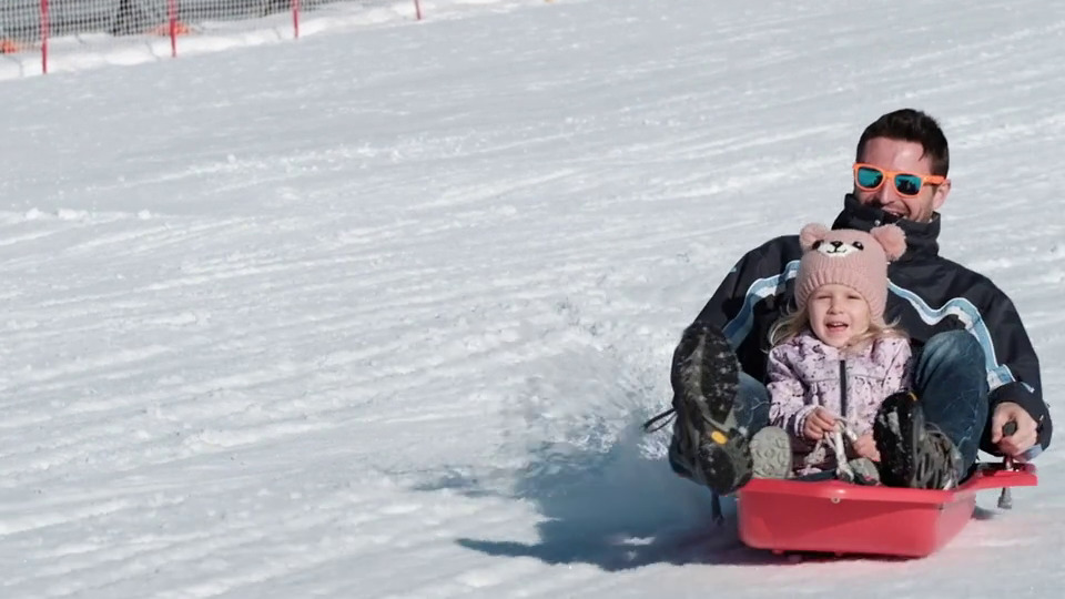 papà e figlia sul bob